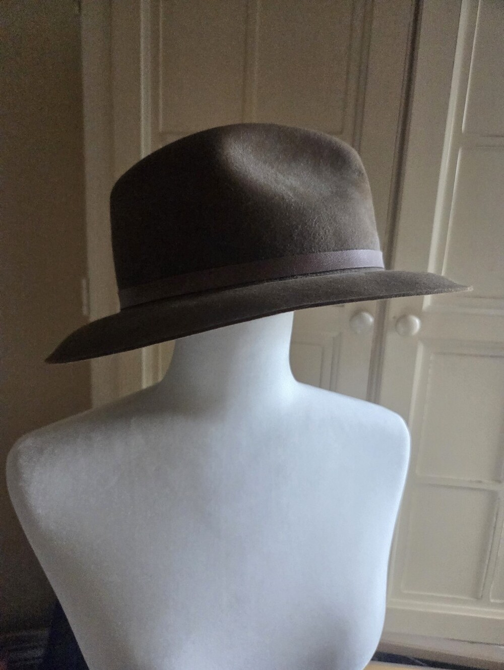 Stetson White Satin Hat Liner with Gold and Red Logo
